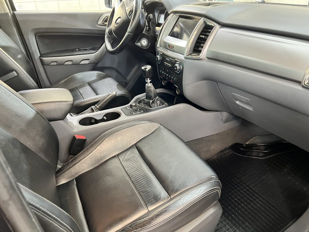 Bőrtisztítás és ápolás CleanCar Tata